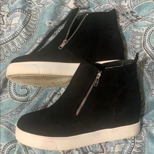 Black wedge sneakers